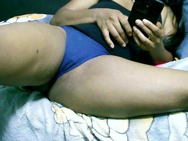 Juliesweety's BongaCams show and profile