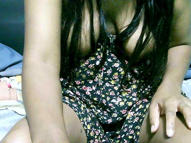 Juliesweety's BongaCams show and profile