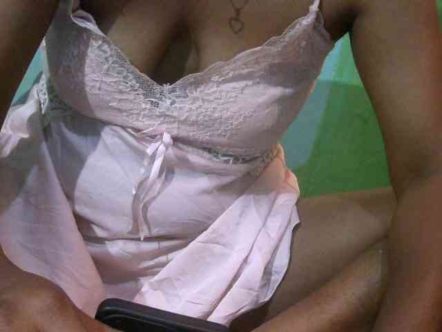 Juliesweety webcam