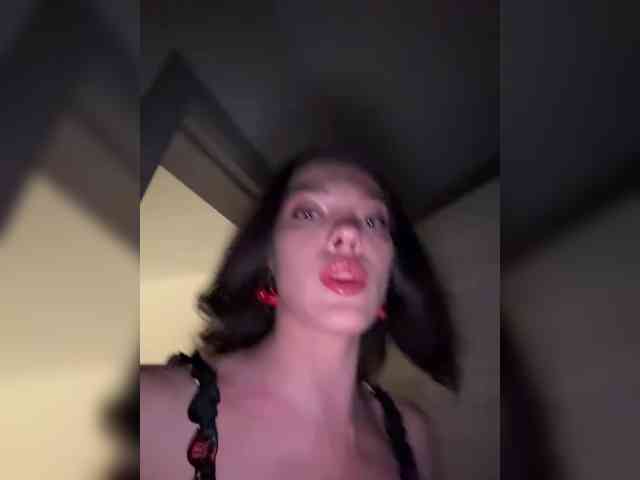 GlamModelHoney webcam