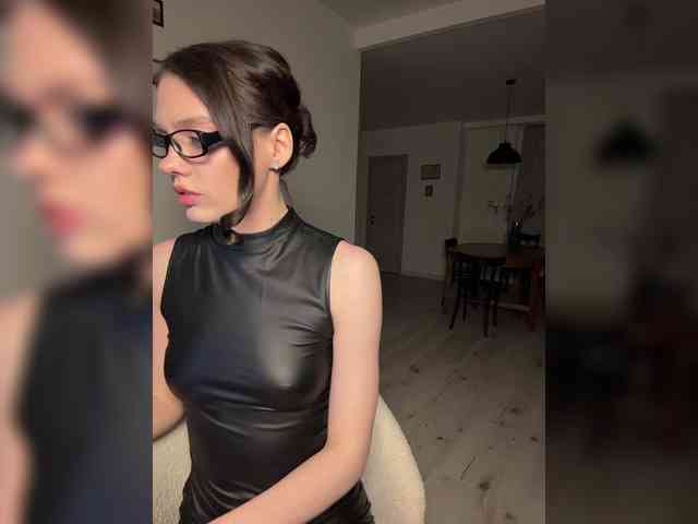 GlamModelHoney webcam