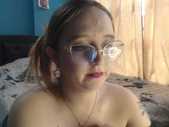 LiaaRoberts webcam bongacams model stream image