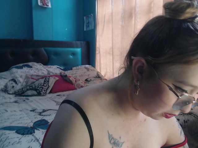 LiaaRoberts webcam bongacams model stream image