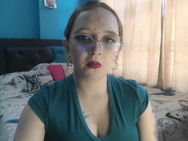 LiaaRoberts webcam bongacams model stream image
