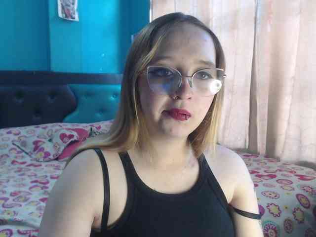 LiaaRoberts webcam
