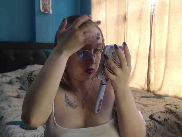 LiaaRoberts webcam