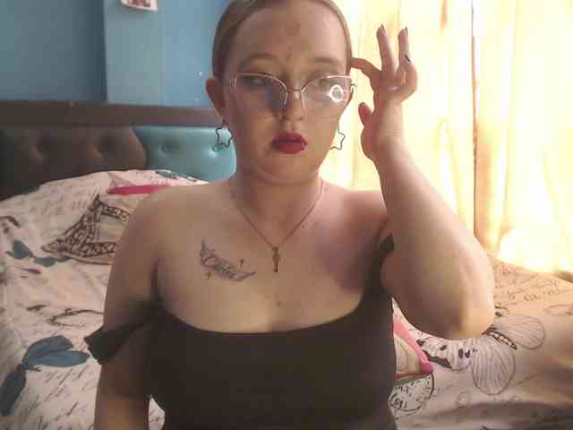 LiaaRoberts webcam