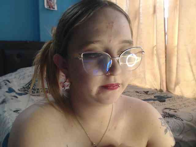 LiaaRoberts webcam