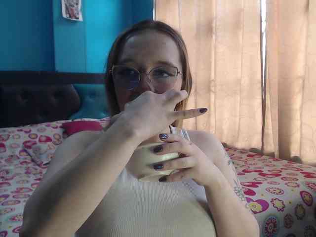 LiaaRoberts webcam