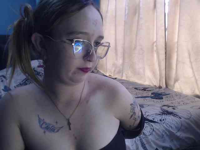 LiaaRoberts webcam