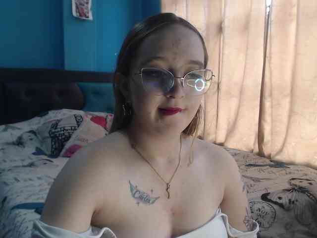 LiaaRoberts webcam