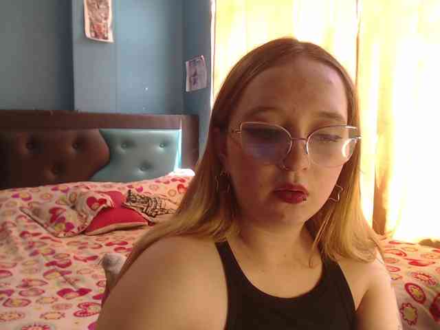 LiaaRoberts webcam