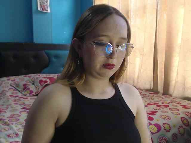LiaaRoberts webcam