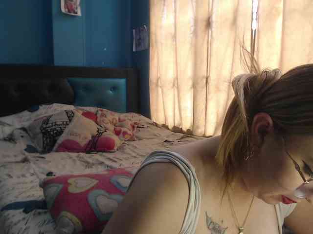 LiaaRoberts webcam
