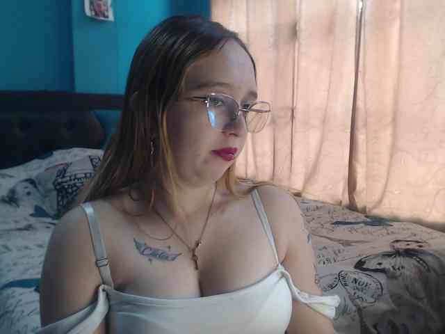 LiaaRoberts webcam