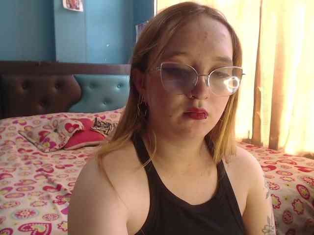 LiaaRoberts webcam