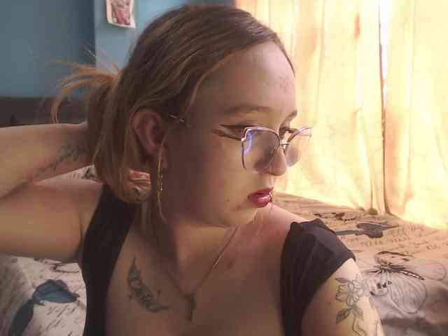 LiaaRoberts webcam