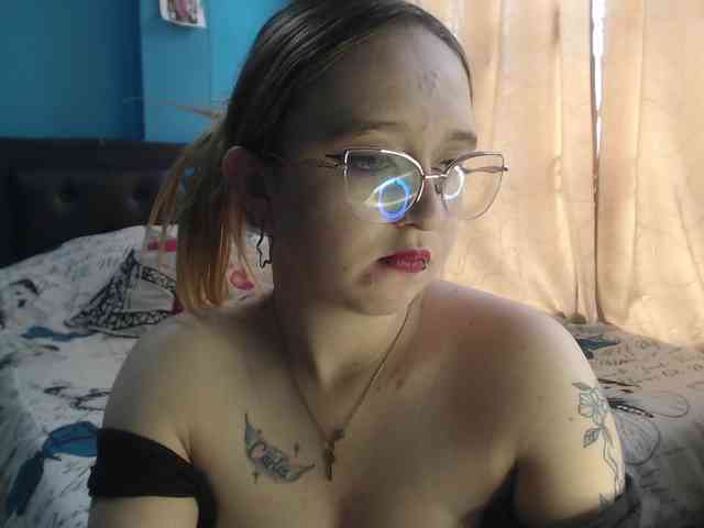 LiaaRoberts webcam