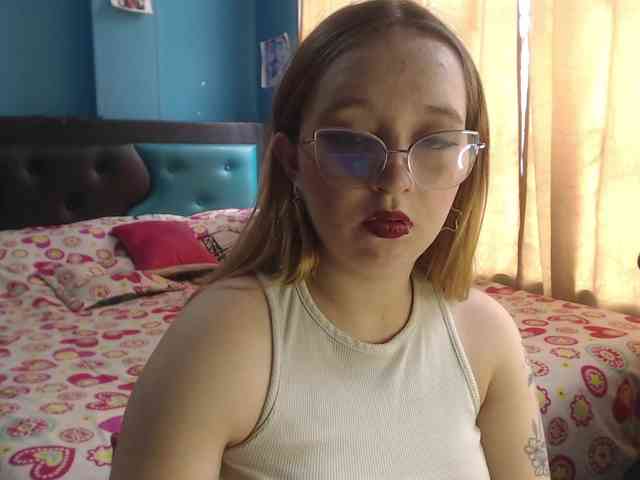 LiaaRoberts webcam