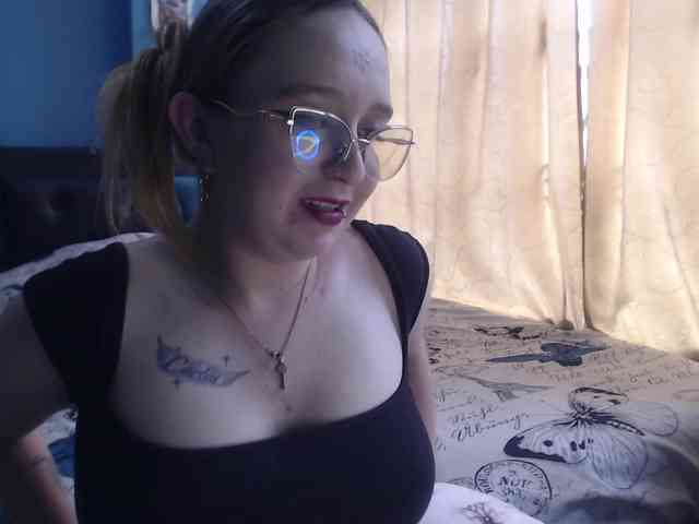 LiaaRoberts webcam
