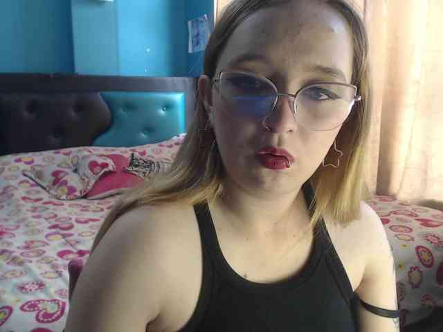 LiaaRoberts webcam