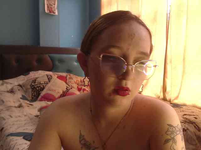 LiaaRoberts webcam
