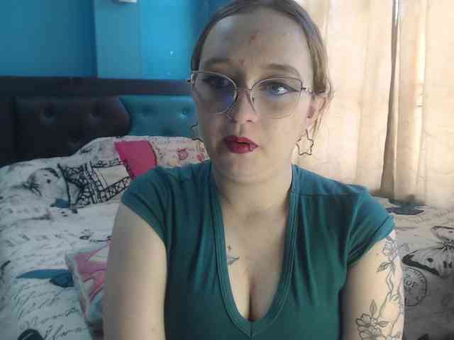 LiaaRoberts webcam