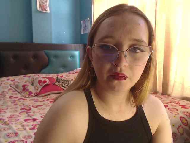 LiaaRoberts webcam