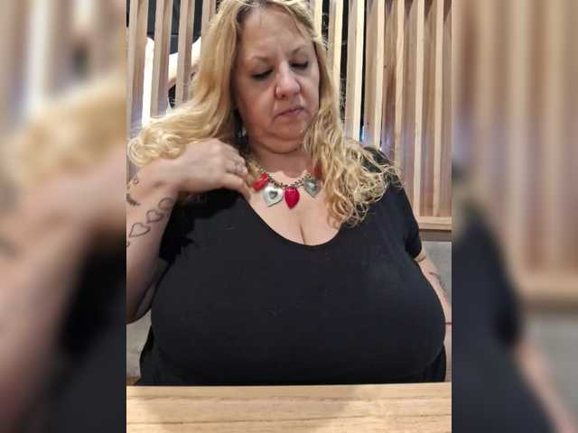 Leoncarpita's BongaCams show and profile