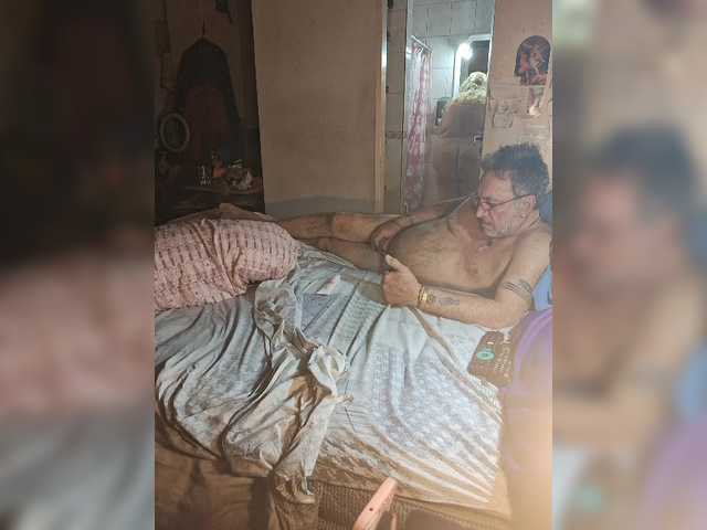  Leoncarpita chat room