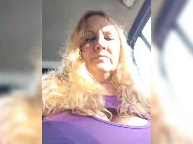 HOTBABYSUCKS1 webcam