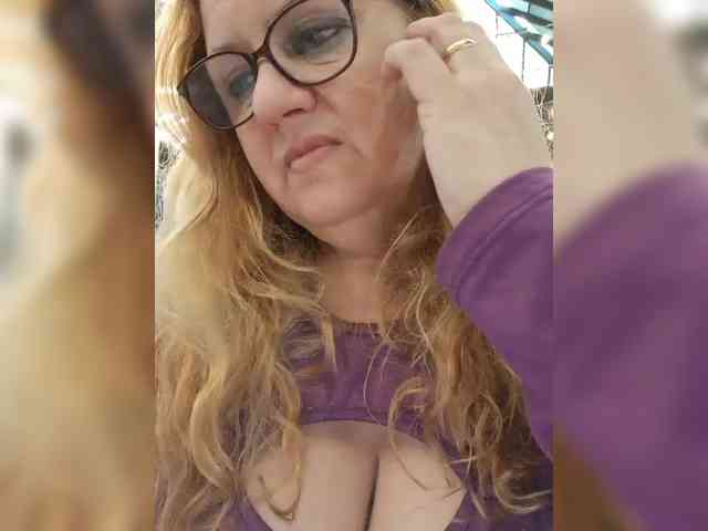 HOTBABYSUCKS1 webcam