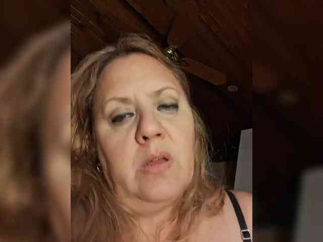 HOTBABYSUCKS1 webcam