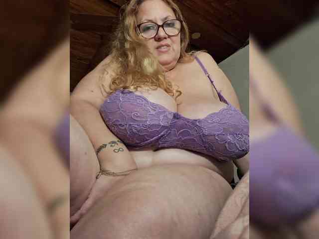 HOTBABYSUCKS1 webcam