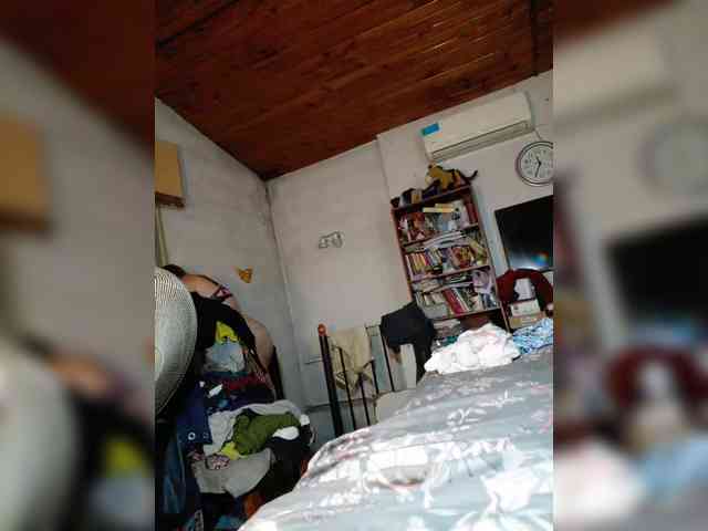 HOTBABYSUCKS1 webcam