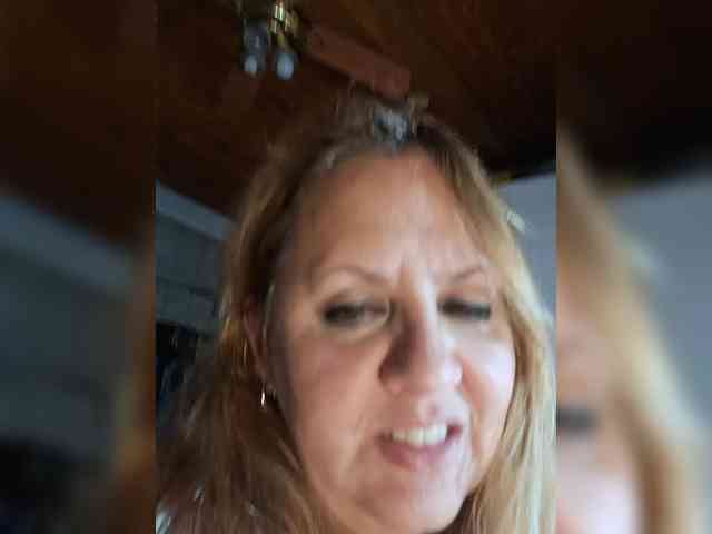 HOTBABYSUCKS1 webcam