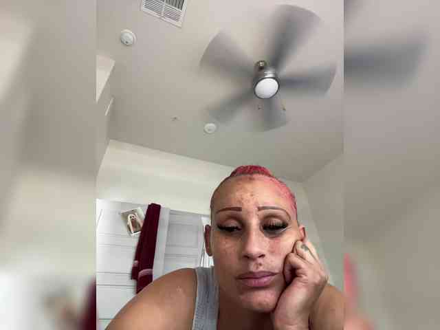 sexyred14343 webcam