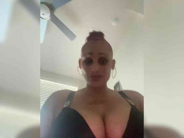 sexyred14343 webcam
