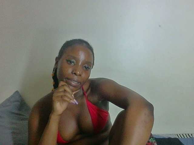 Sluttyrissa webcam bongacams model stream image