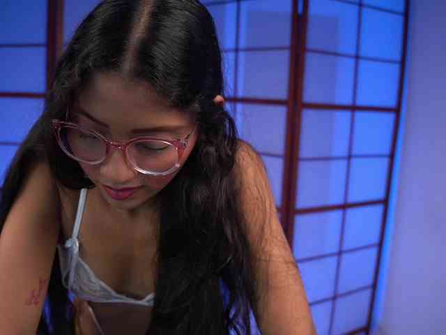 Small-emilie Small-emilie