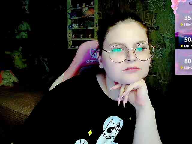SinfulWhisper webcam