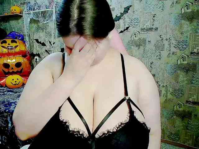 SinfulWhisper webcam