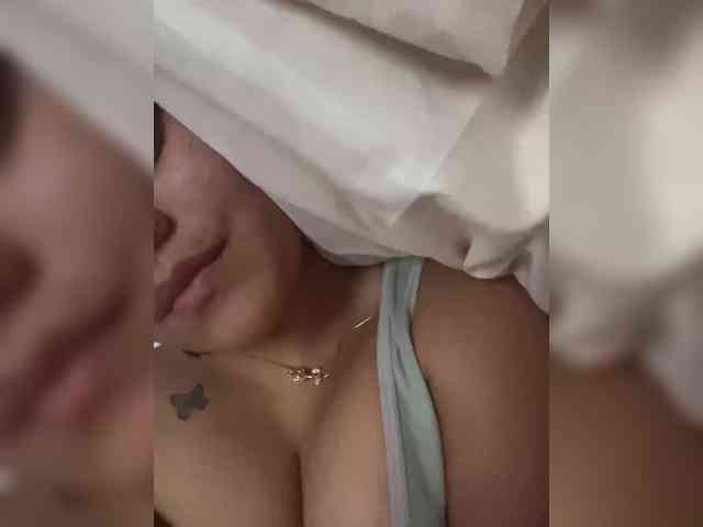 SeleneMiiller webcam