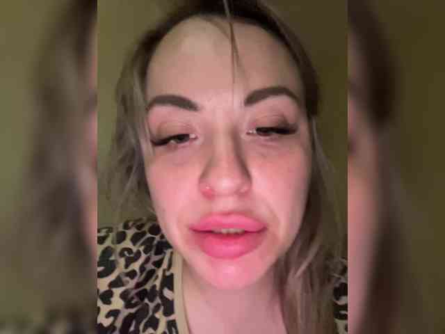 HollyDoll webcam