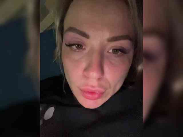 HollyDoll webcam