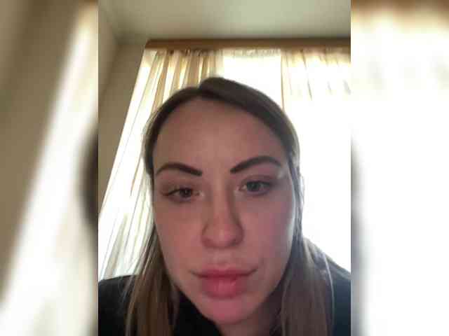 HollyDoll webcam