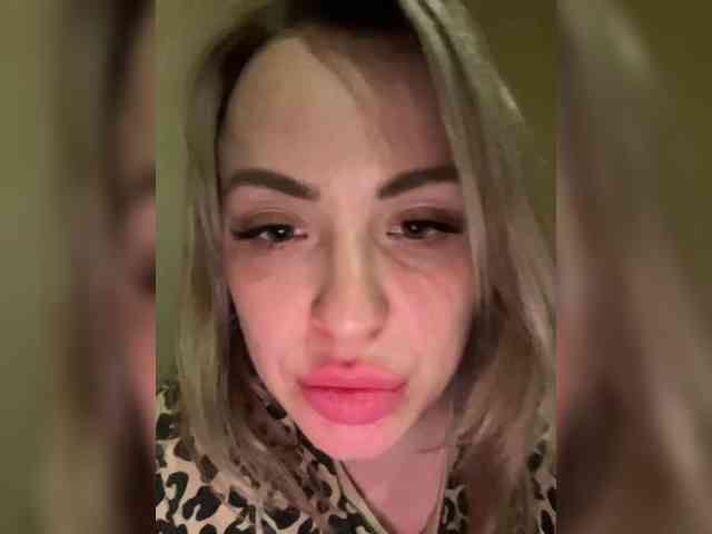 HollyDoll webcam