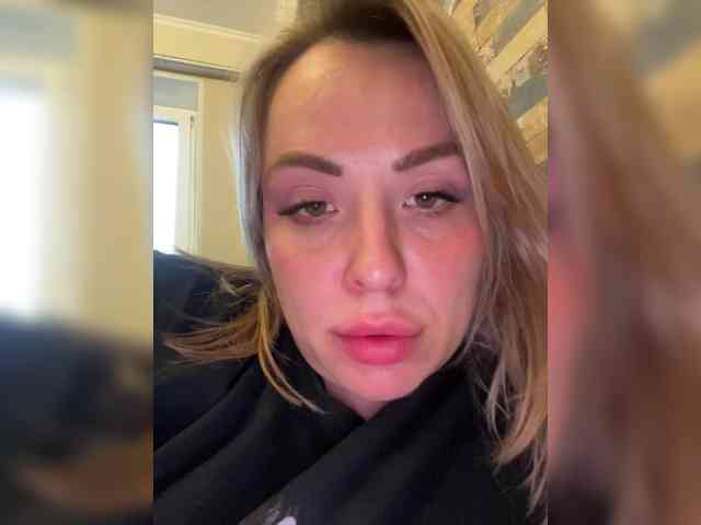 HollyDoll webcam