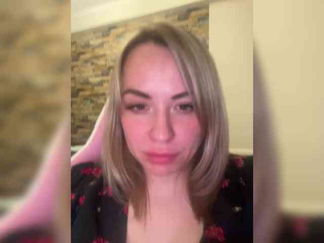 HollyDoll webcam