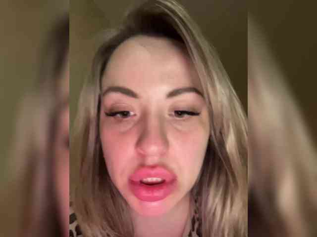 web cam chat HollyDoll